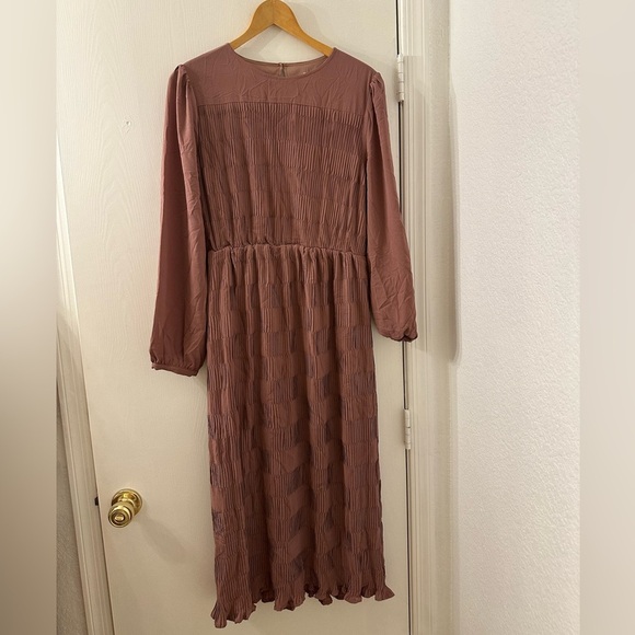 Roolee Midi Silk Blush Dress in Medium - Picture 3 of 6